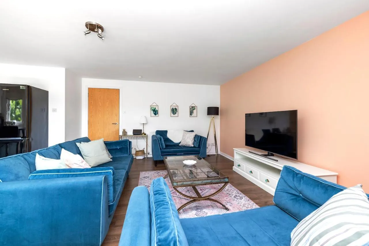 אדינבורו Joivy Modern 2 Bed Flat Near Murrayfield Stadium דירה