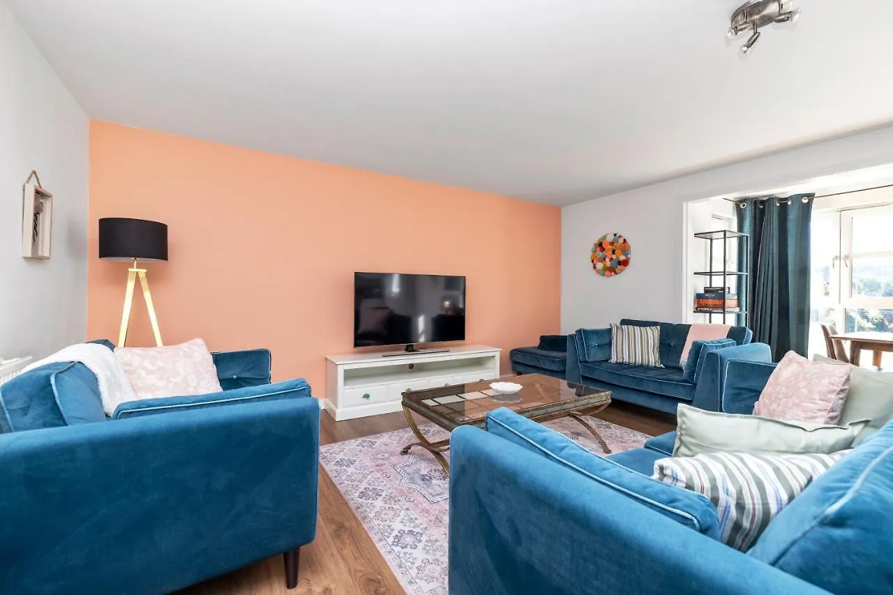 אדינבורו Joivy Modern 2 Bed Flat Near Murrayfield Stadium 0*,  בריטניה